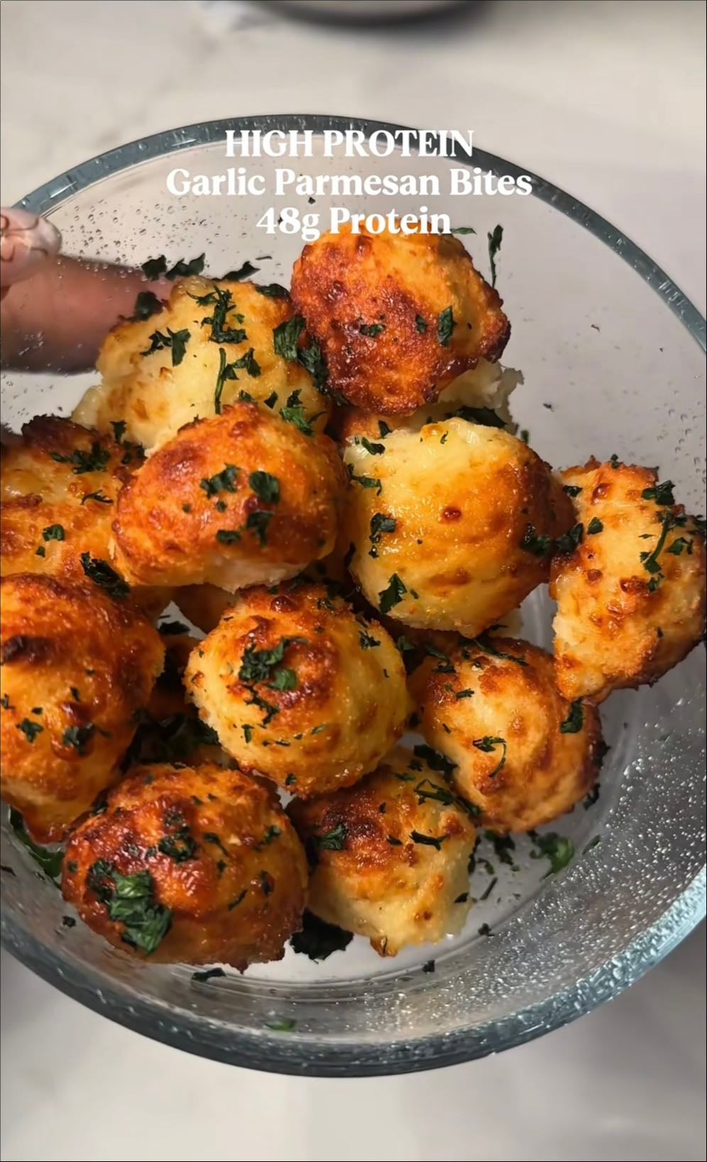 garlic parmesan bites - @defnotbintaa