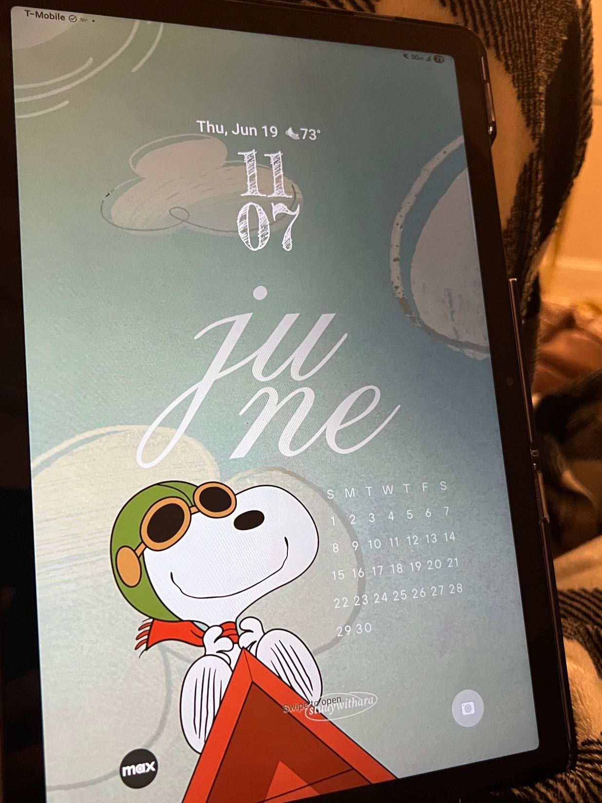 create your own monthly wallpapers - add your own touch and authenticity to your digital ecosystem