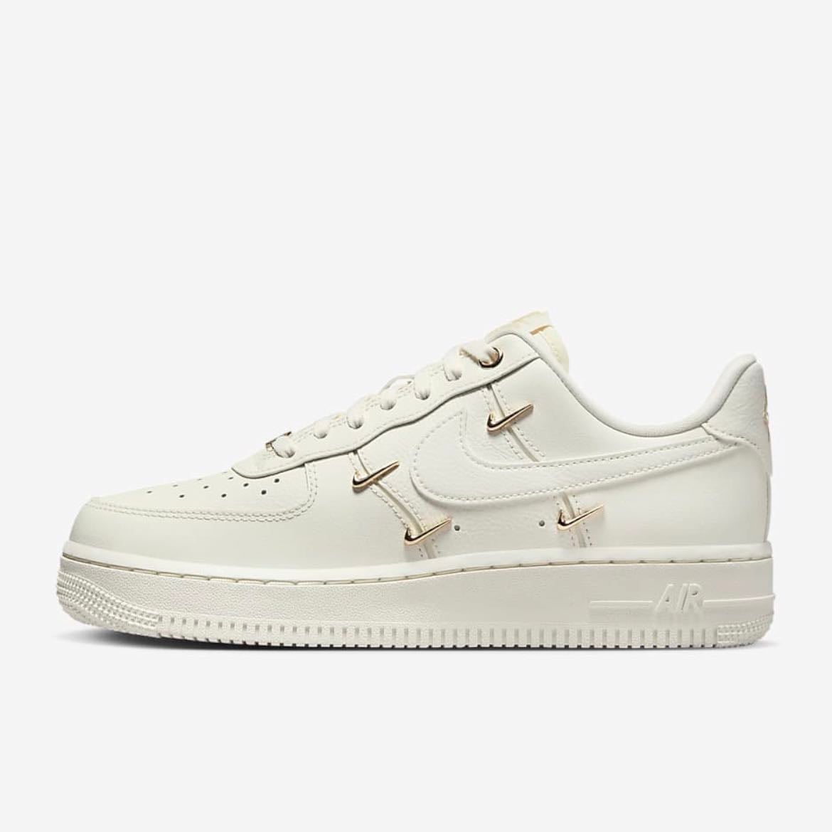 nike air force 1 07 LX