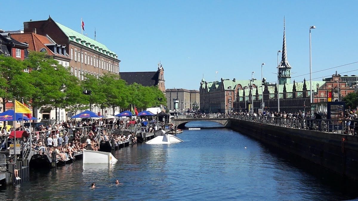 Ved Stranden