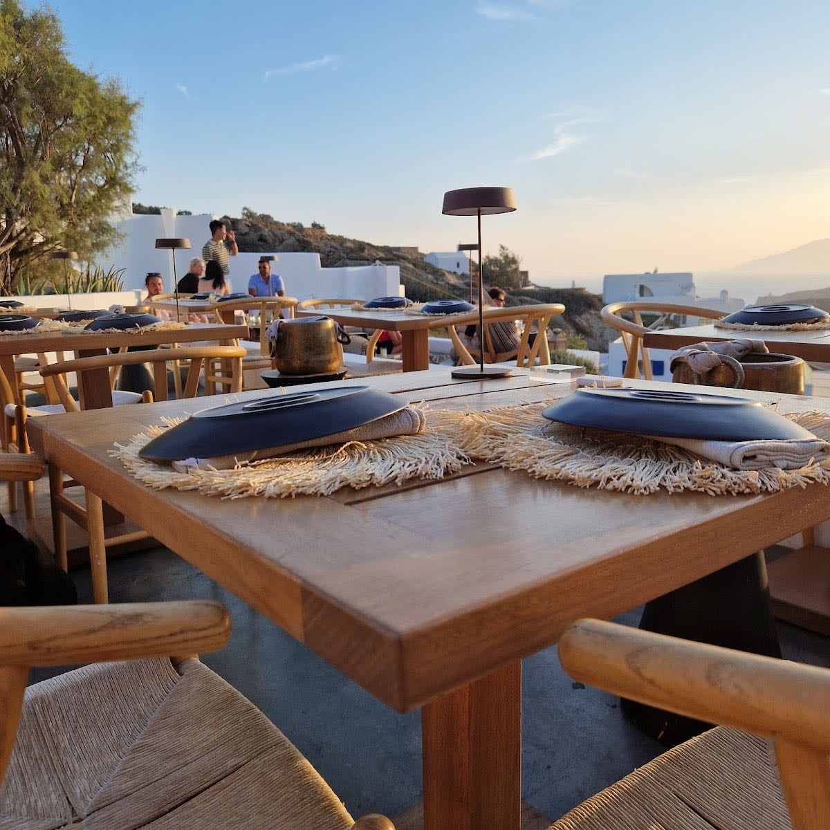 IOS CLUB - SUNSET DINING BAR