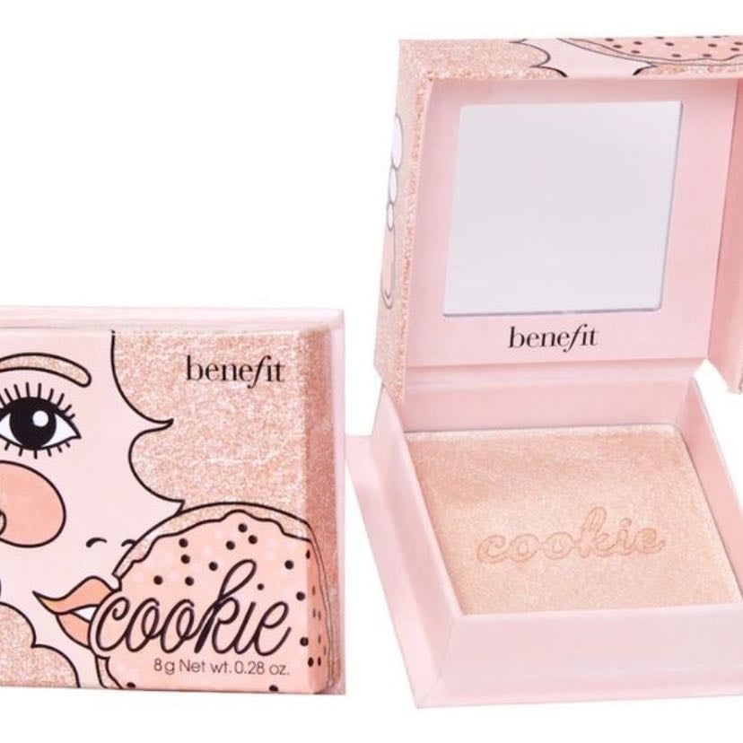 powder highlighter - iluminador en polvo- benefit cookie