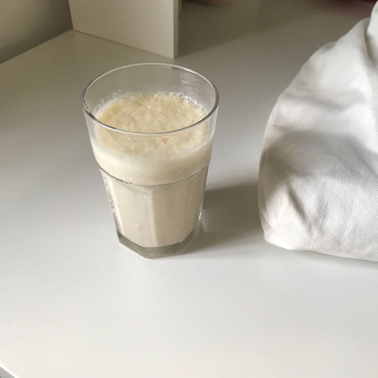 banana milkshake - ⋆˚꩜。