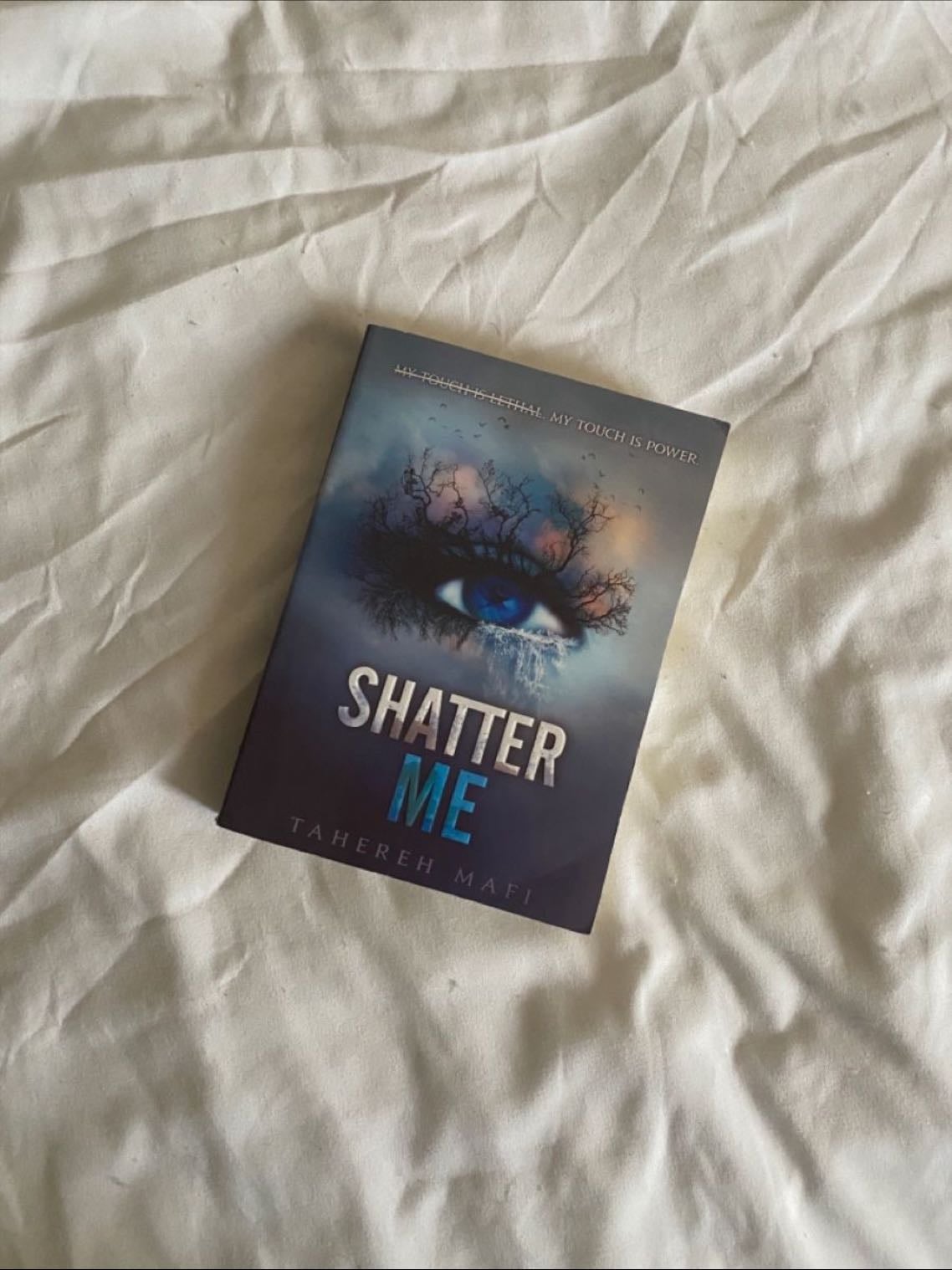 Shatter Me - Tahereh Mafi · 2011