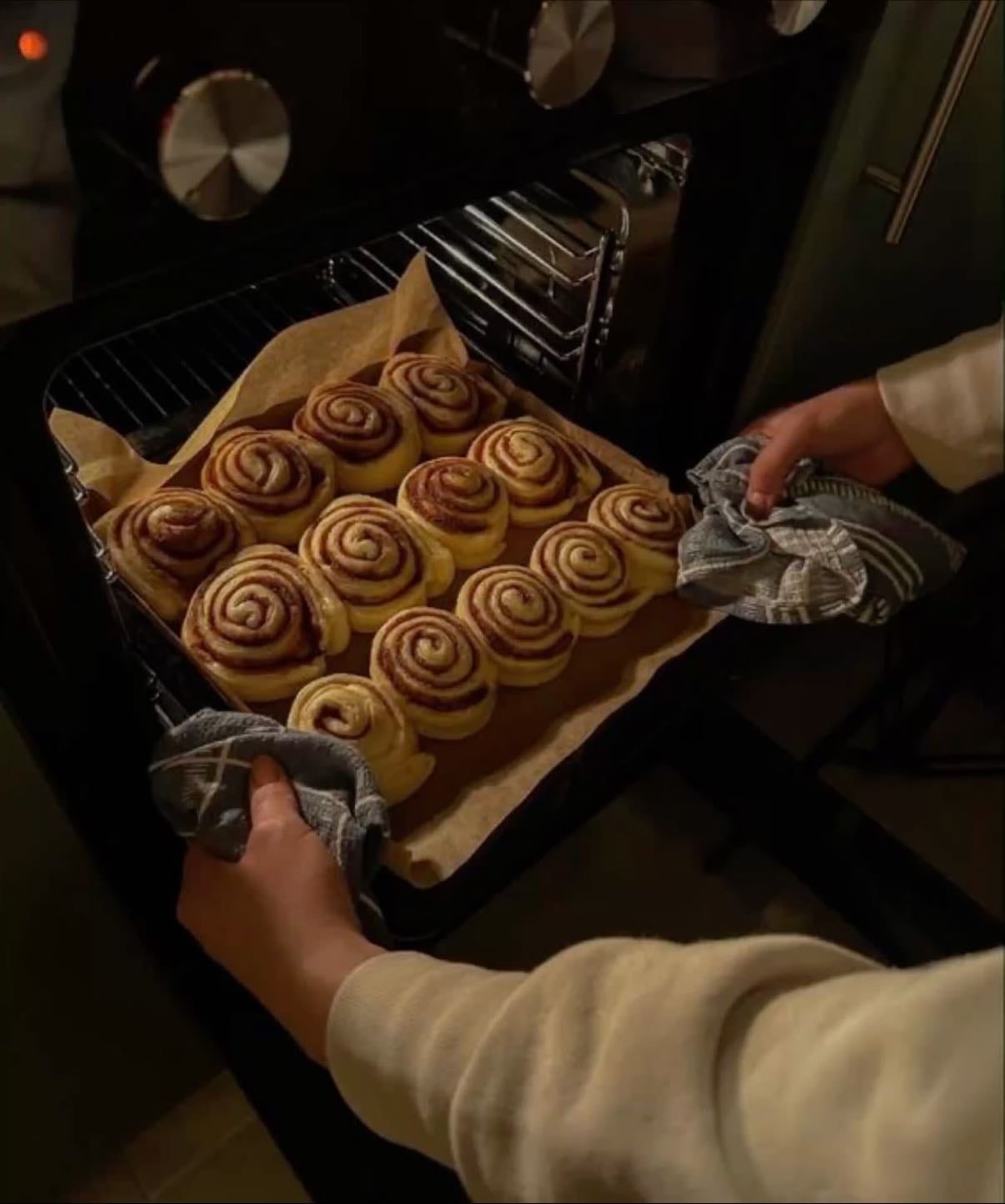 cinnamon scrolls