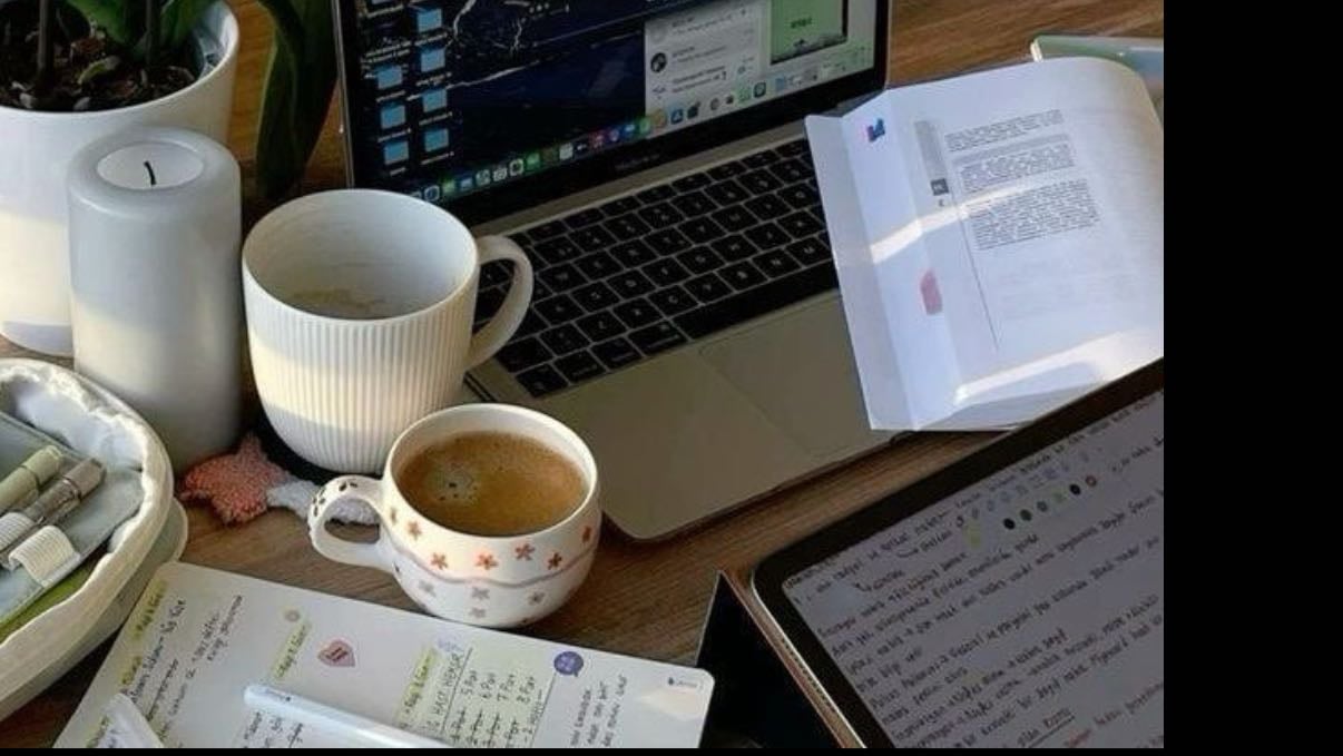 have a tidy workspace - necessities are in a close proximity, tidy