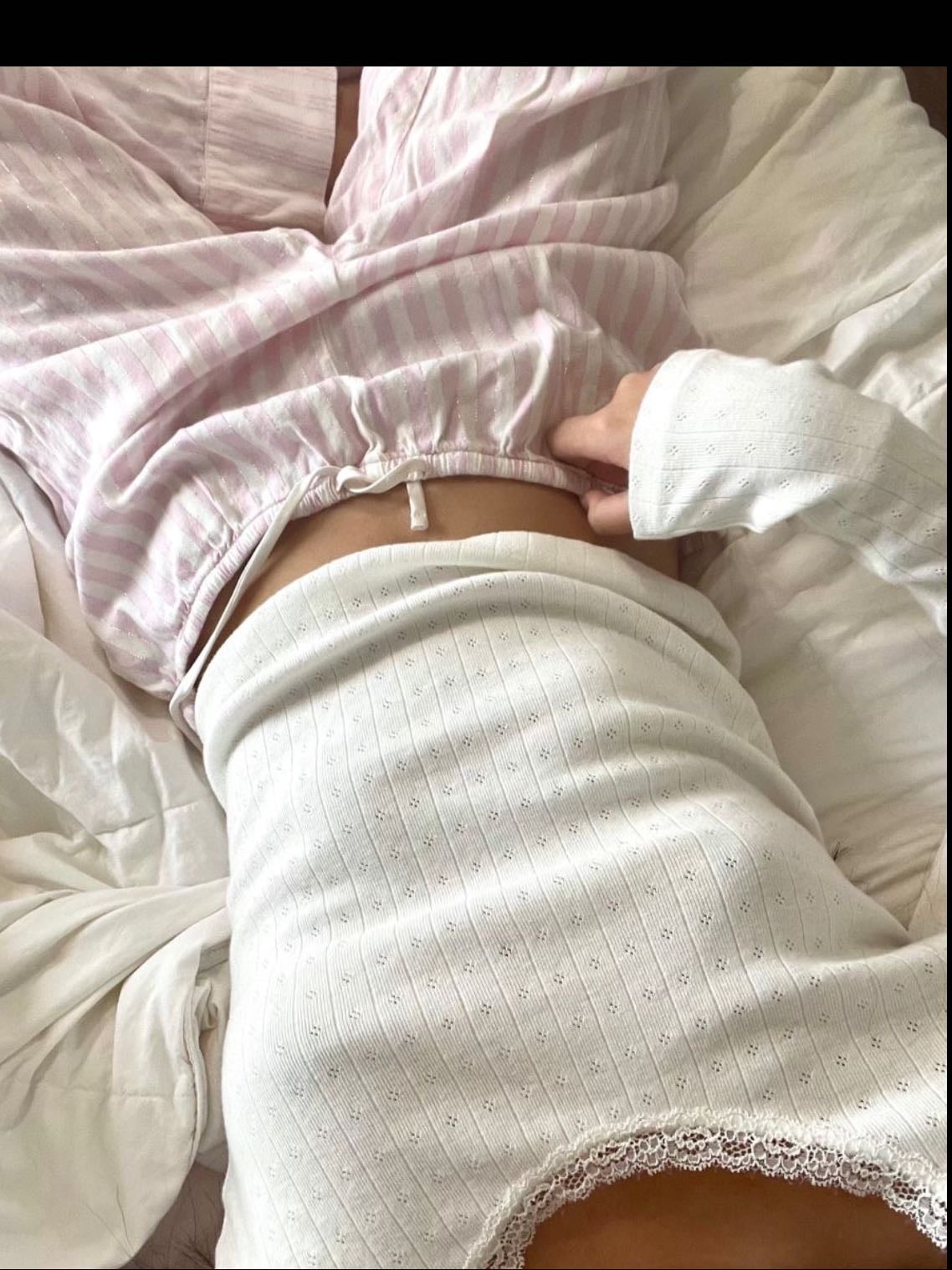put on pyjamas - ⋆˚꩜。