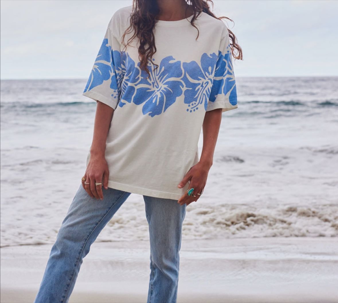 mowgli surf hibiscus tee
