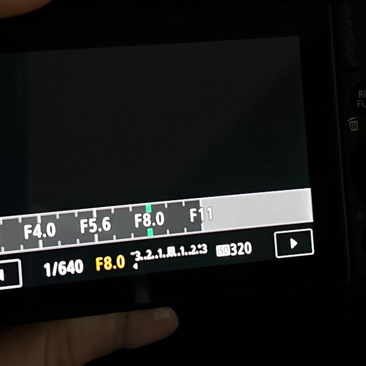 APERTURE: F/8