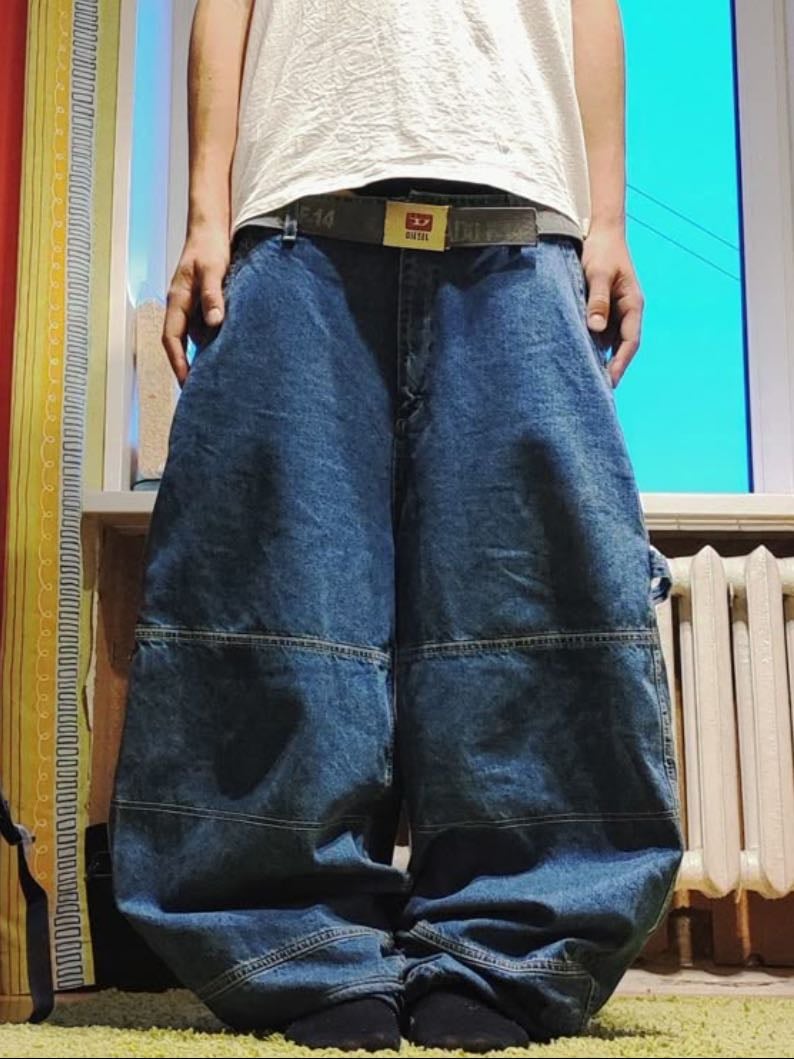 SUPER baggy jeans - i see guys in my college casually in massive jeans like this.. ur not ‘swag’ it looks fugly