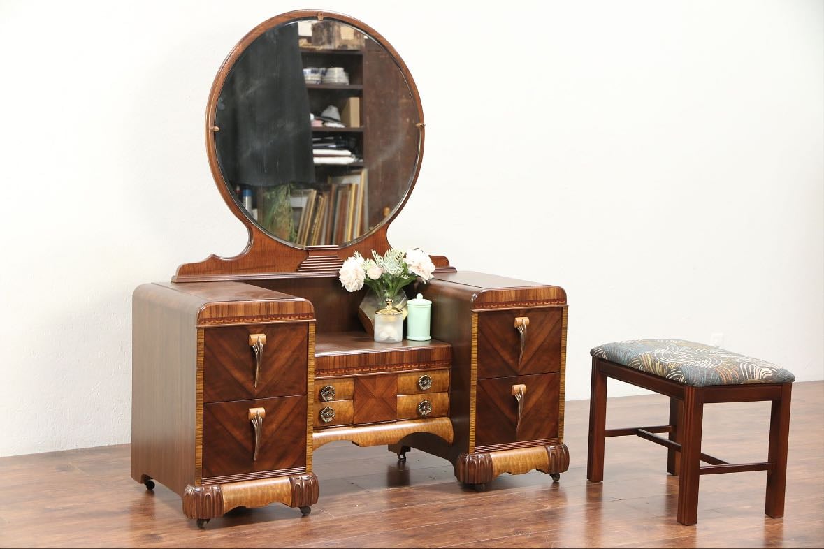 Vintage vanity