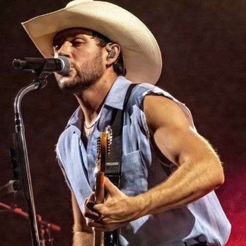 The arms, the hat, everything is just 😍