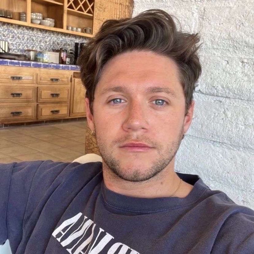 His hair and eyes in this is so ๐
