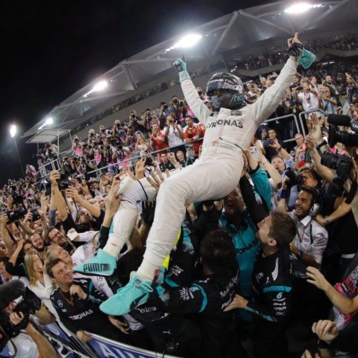 Abu Dhabi 2016 - Rosberg ends the rivalry with Hamilton and wins the World Driver's Championship