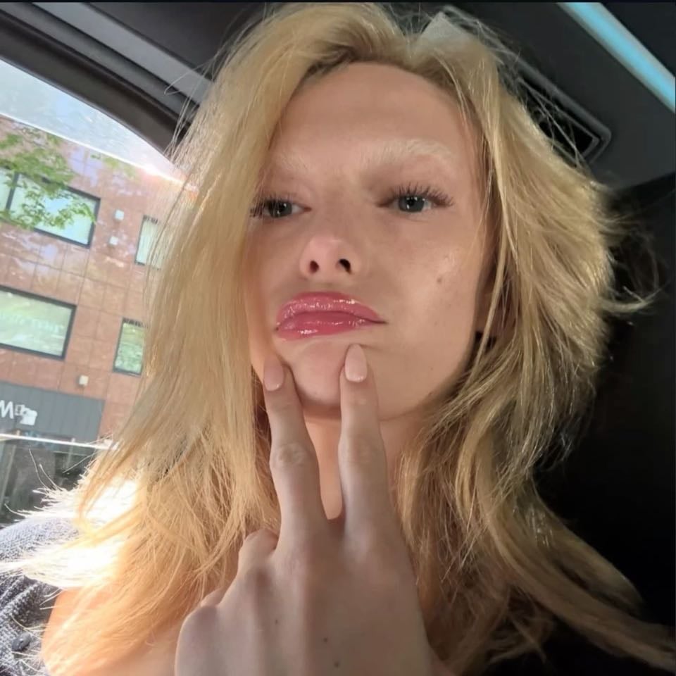 el gloss siempre en los labios d mamadora luxuri - envidia no duró kon el ni 5 mnts