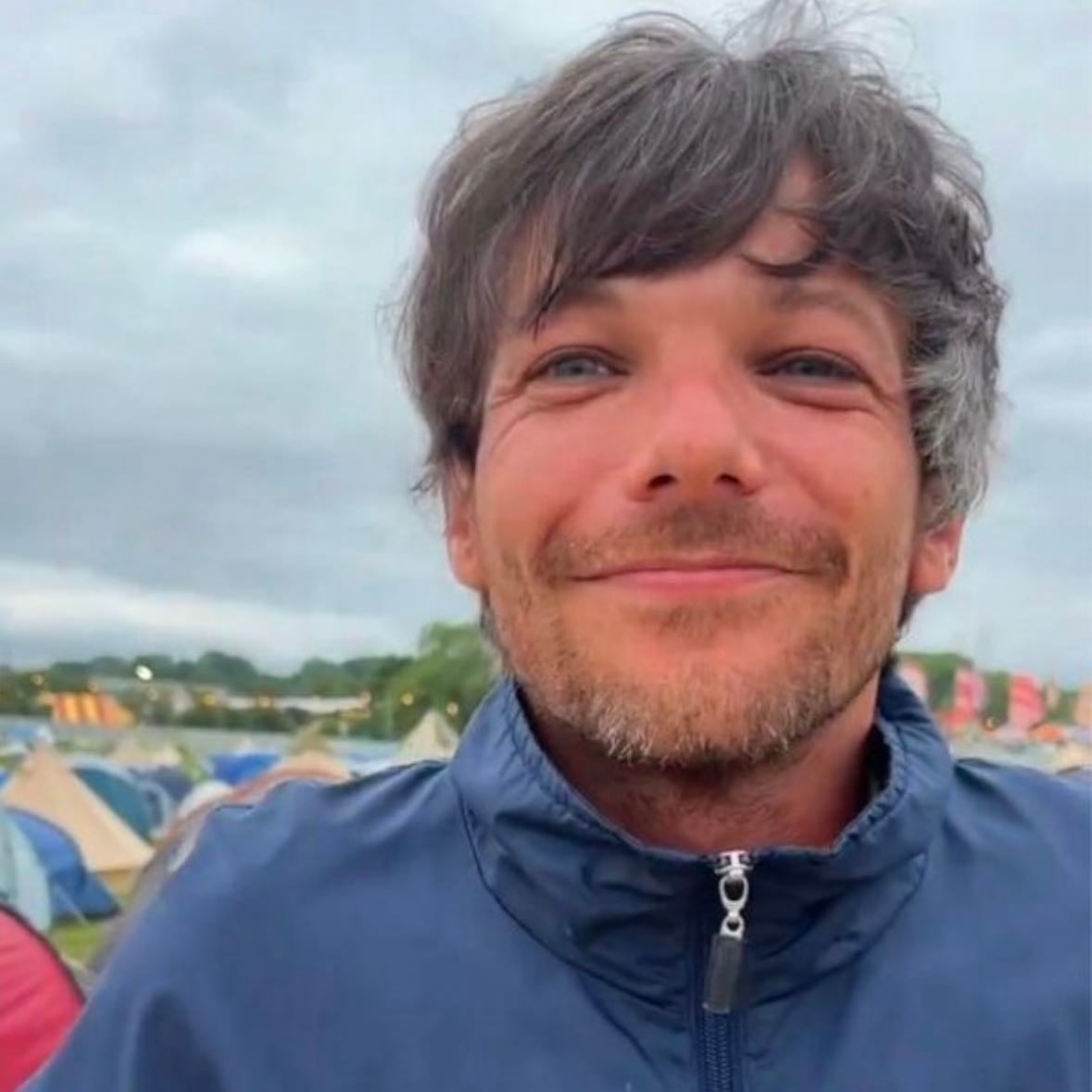 Grey Hair Louis - HES SO CUTE I CANT
