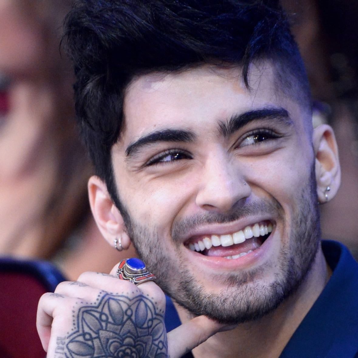 HAPPY BIRTHDAY ZAYN - Zayn, i love you SOO much and i hope you have a happy birthday! (Your my birthday twin💕) thank you so much for all youve given us and i hope the rest of the tour goes well!!!