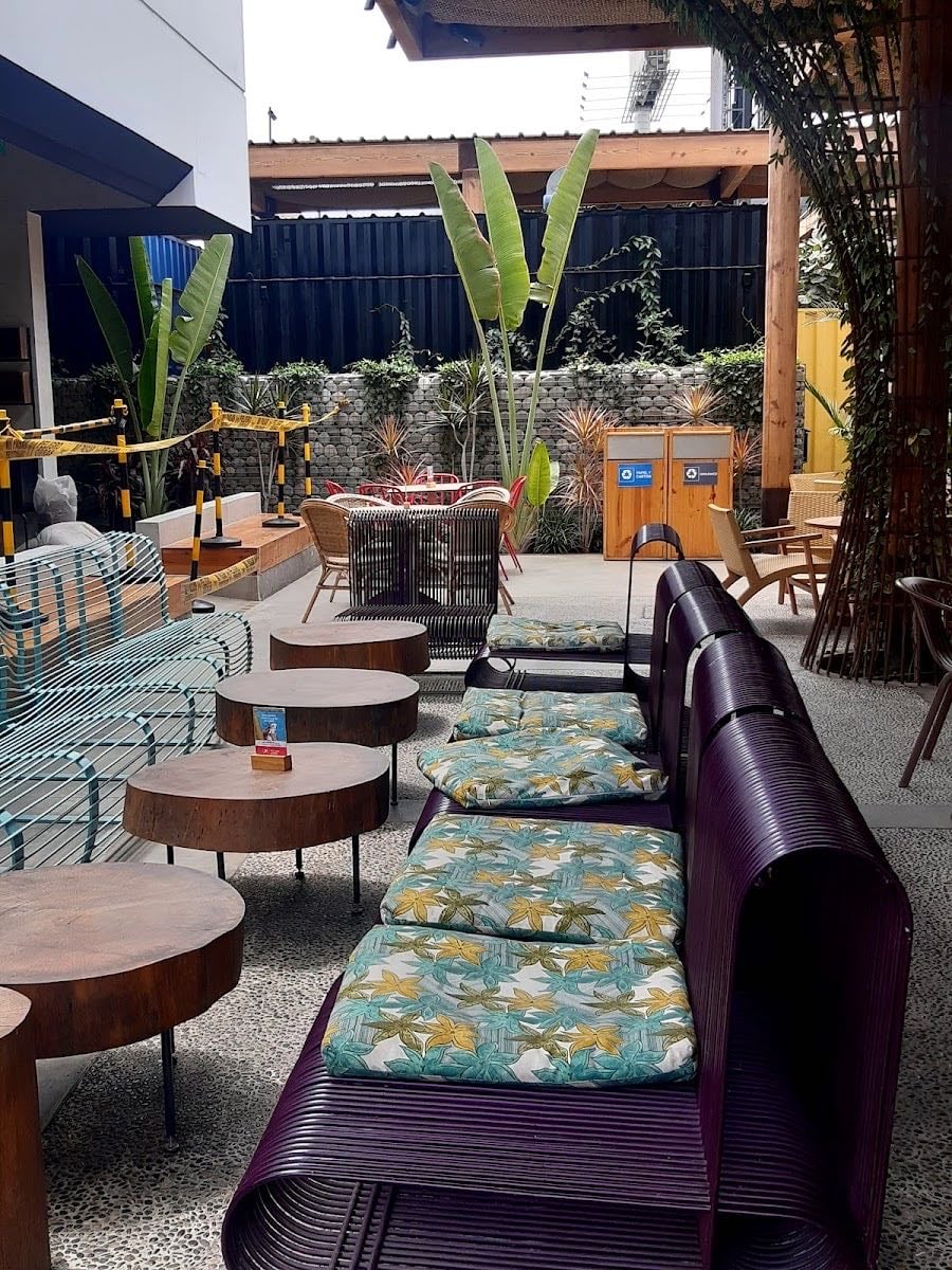 Refugio Bar