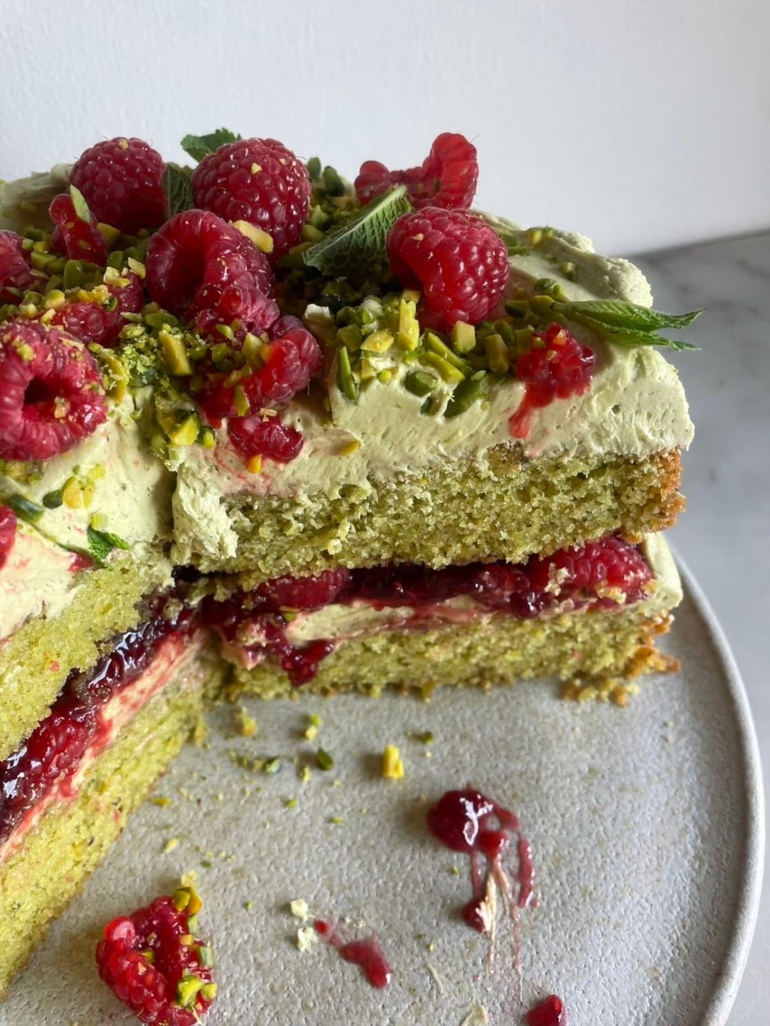 pistachio & raspberry cake