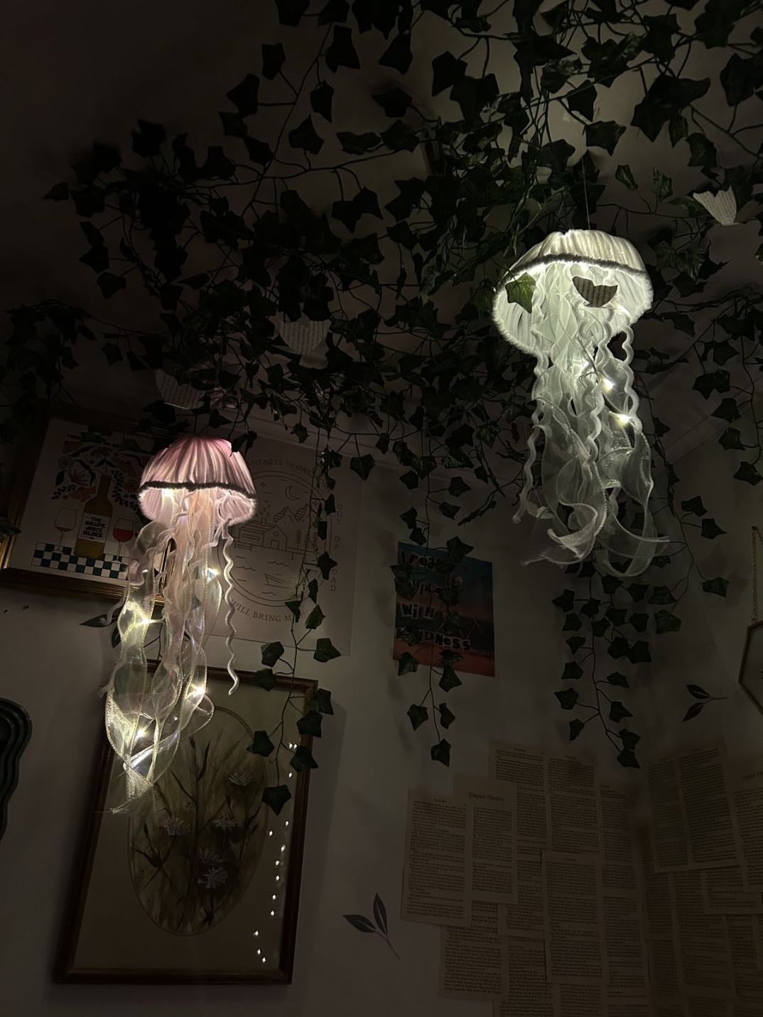 ⋆ hanging jelly fish