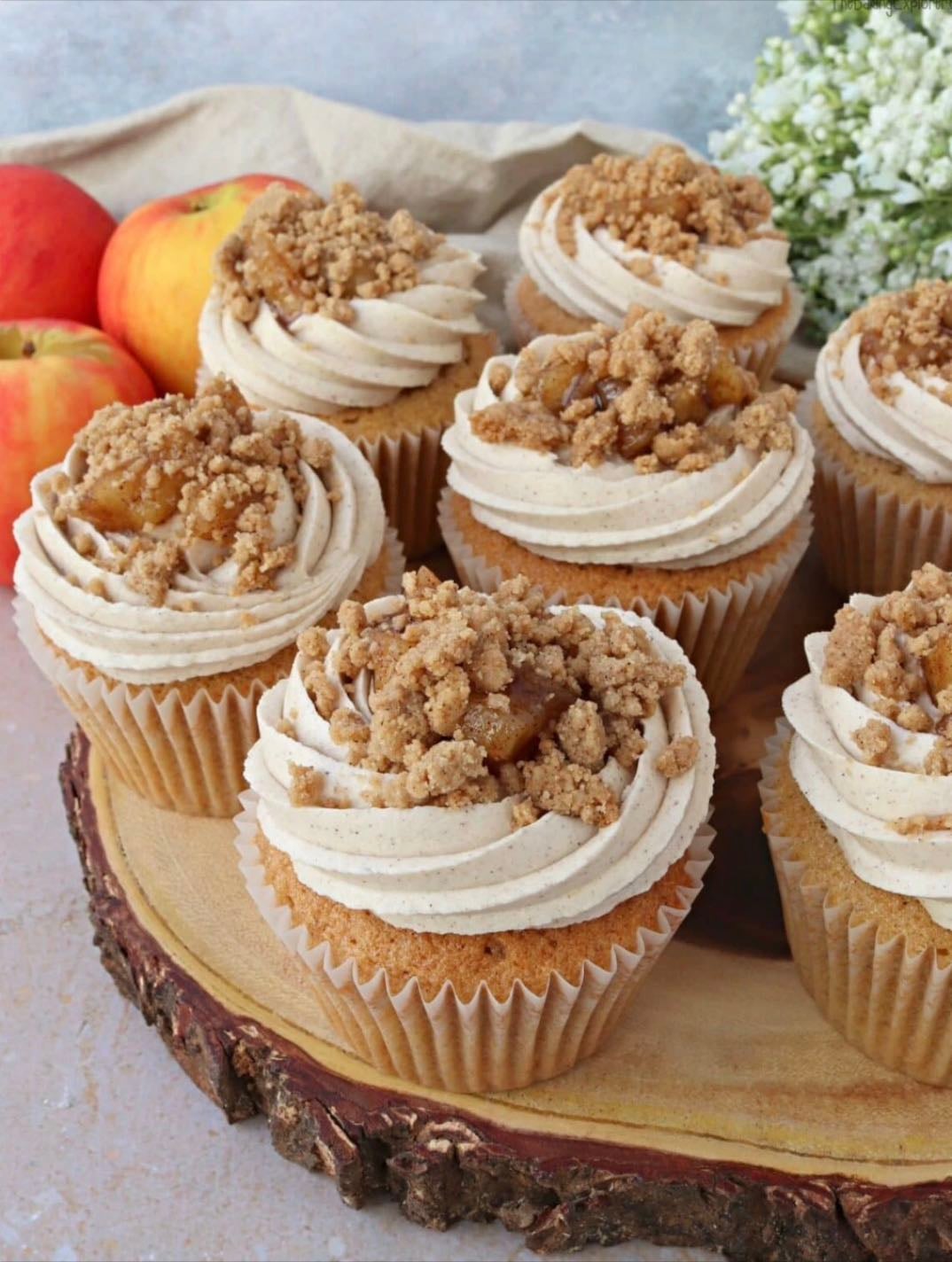 apple crumble cupcakes