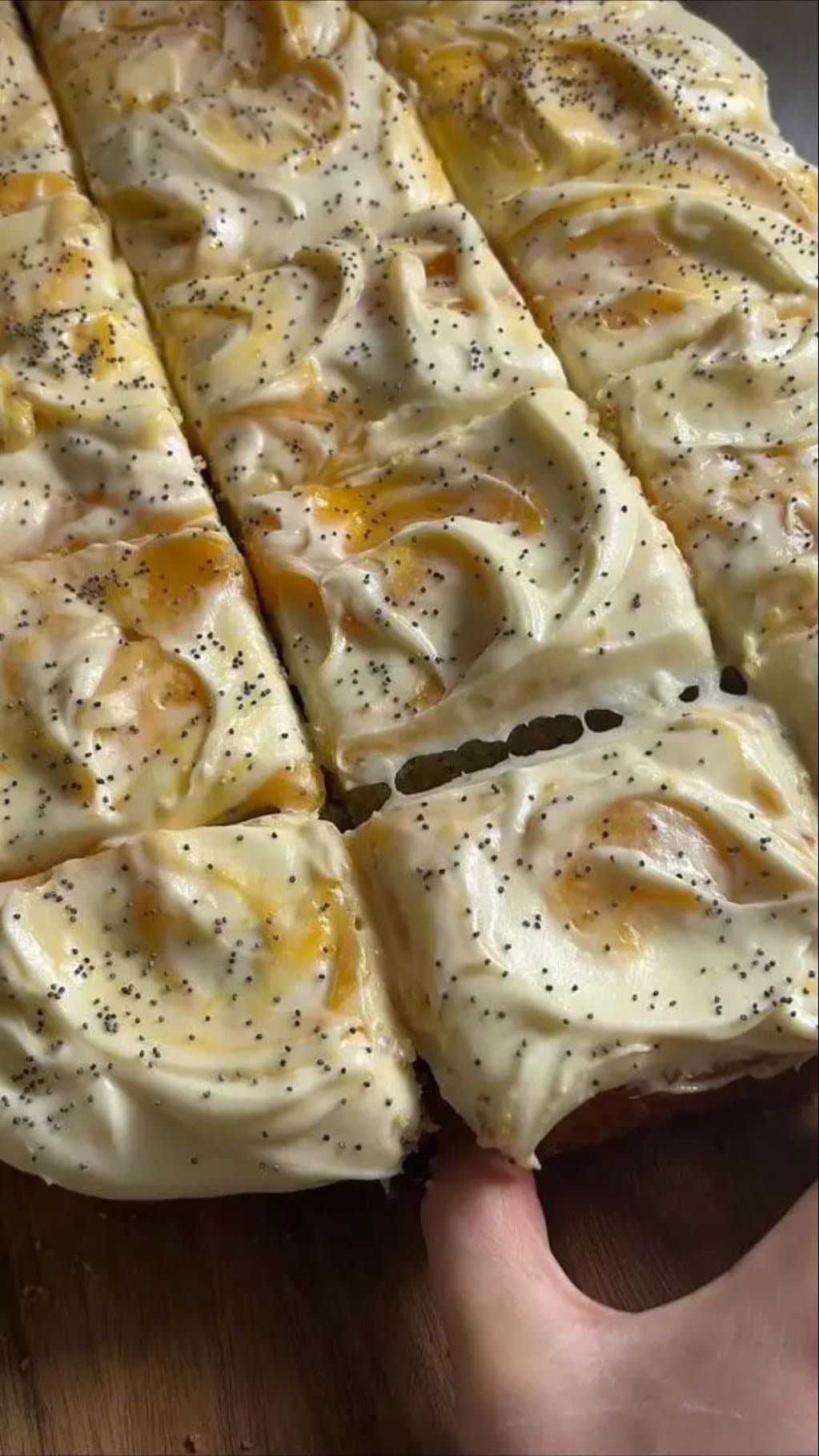 lemon and poppyseed cake