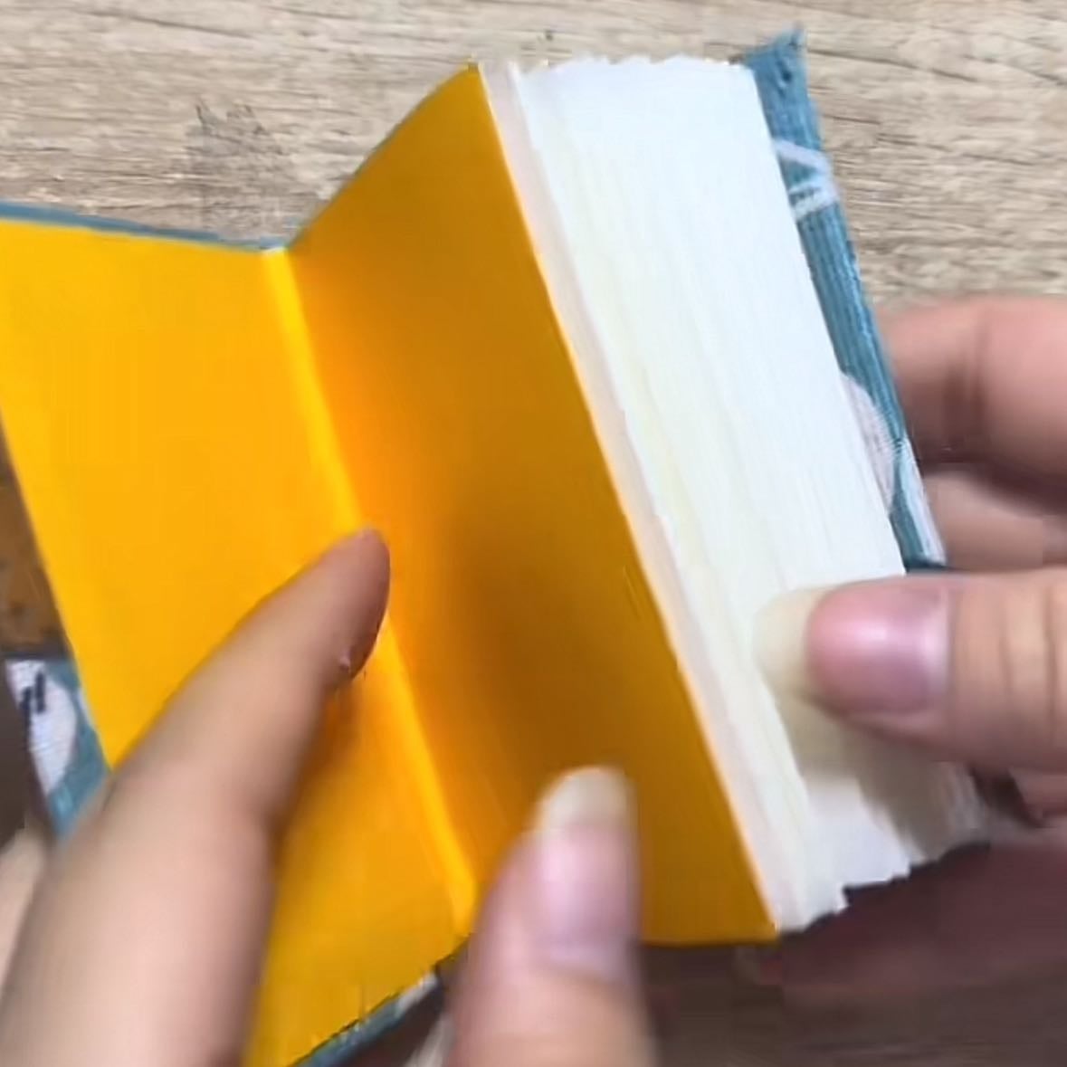 Hacer una mini libreta - https://vm.tiktok.com/ZMk3gBSD3/