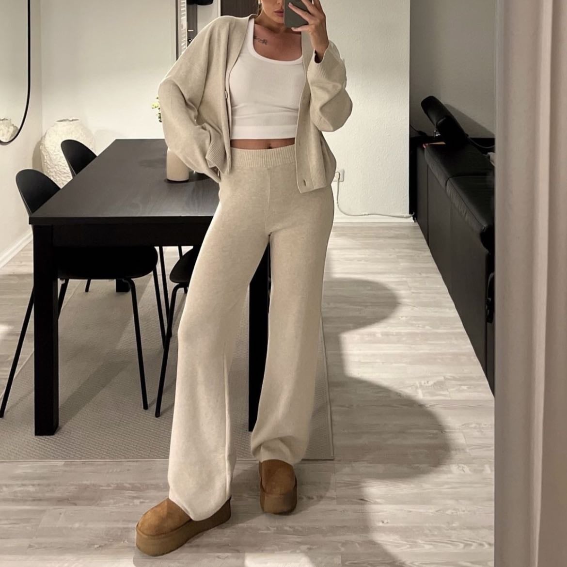 ☆ - tang top blanco y set beige con uggs