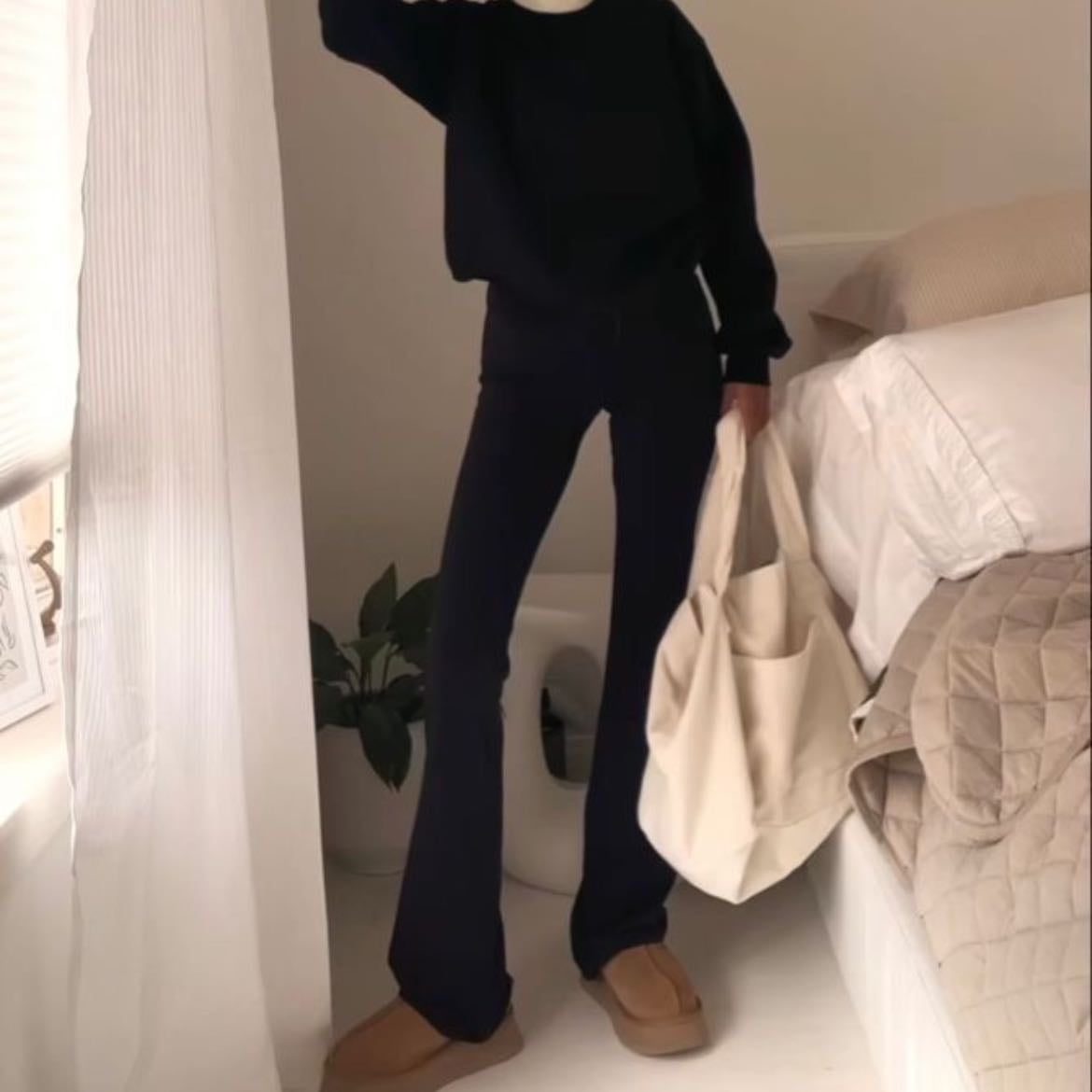 ☆ - leggings negros, suéter y uggs