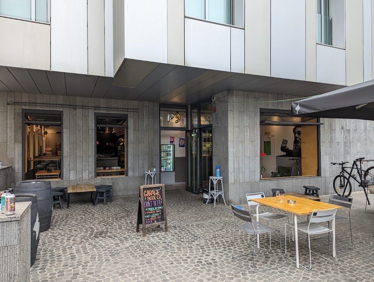 Garage Beer Co Poblenou - Craft Beer & Pizzette