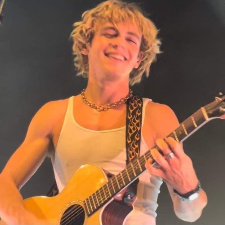 ross lynch - Childhood crush, I also loved him in his Chilling adventures of Sabrina era