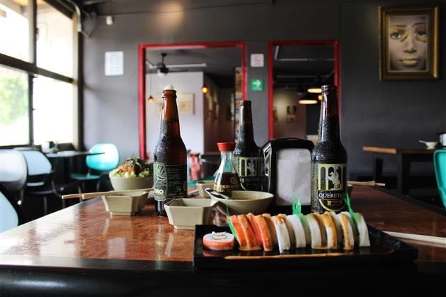Toki Sushi Universidad - rollos gol, rodri, pacino, yakimeshi mixto, gyozas de carne, edamames, t茅 de jazm铆n y brownies
