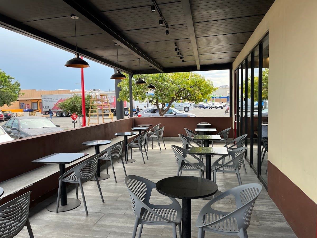 Tim Hortons Bernardo Quintana