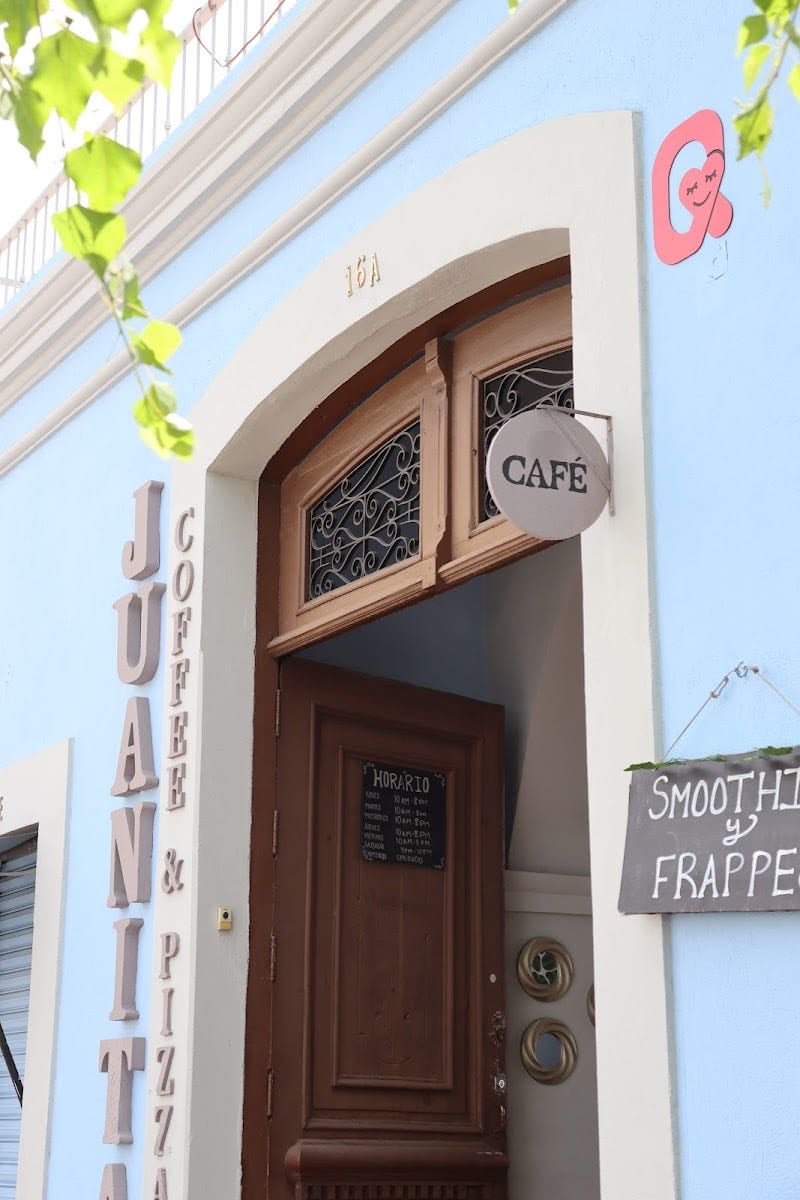 Juanita Coffee Shop - croissant de chocolate con queso mascarpone