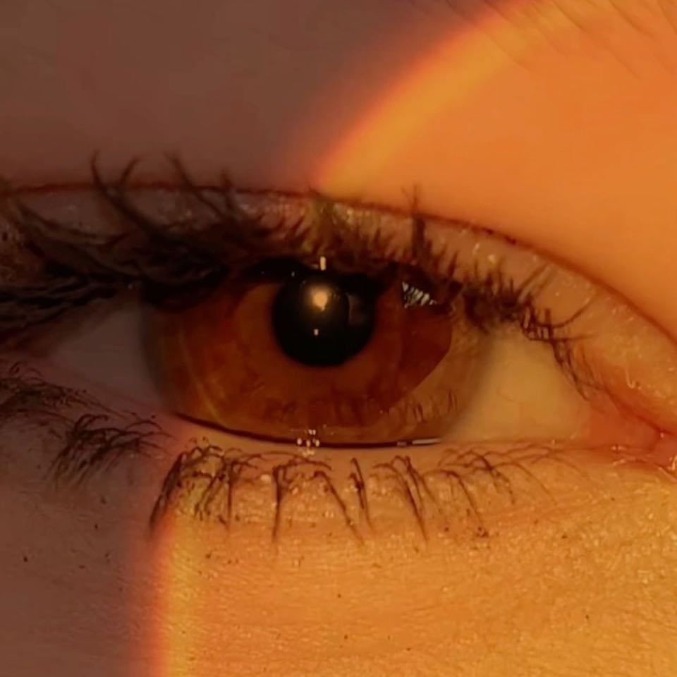 Brown eyes - (Other eye colors are also beautiful)