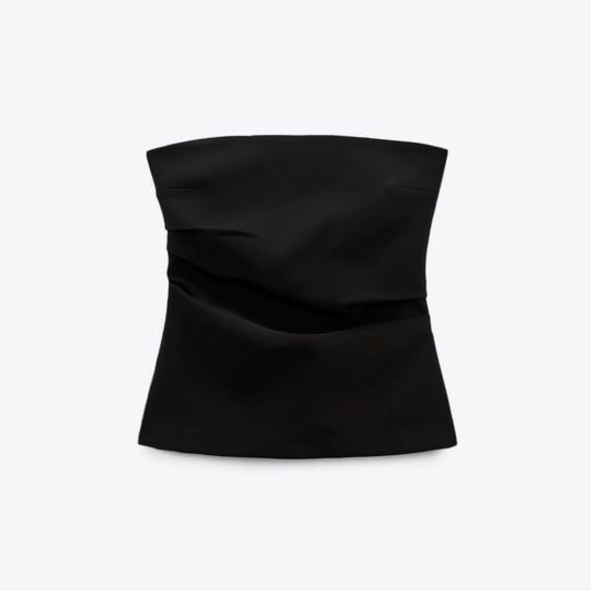 Top Strapless –– Negro - Un top strapless perfecto para darle un toque fresco y moderno a tus outfit. ¡Ideal para este verano!