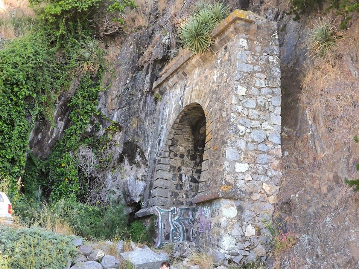 Túnel Punta de Parra - Excelente para ir durante la semana. Agua clara y arena blanca. Son Aproximadamente 30 minutos caminando.