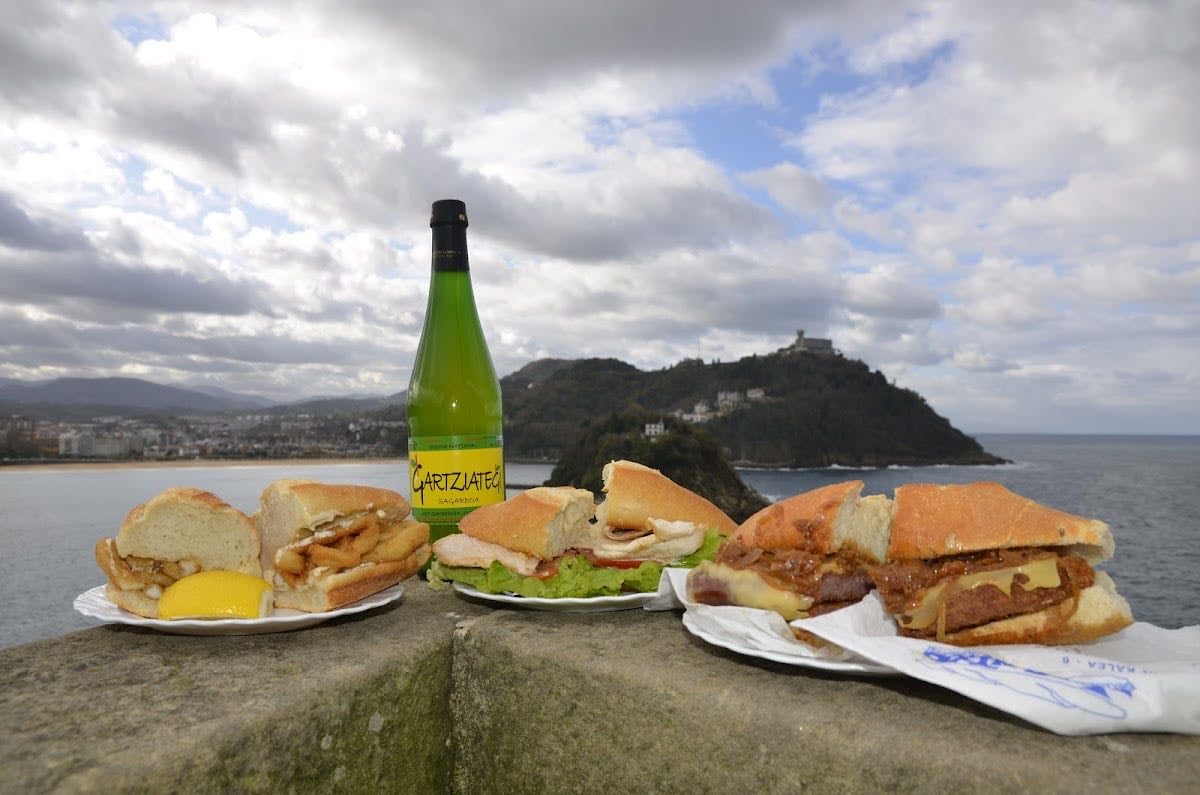 Juantxo Taberna - € - Plan: Order to take away and go to the port area