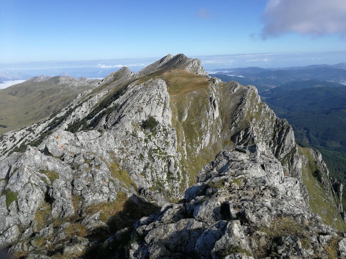 Aizkorri - Hike in the afternoon, watch the sunset from the top, sleep in the shelter and go back the next morning