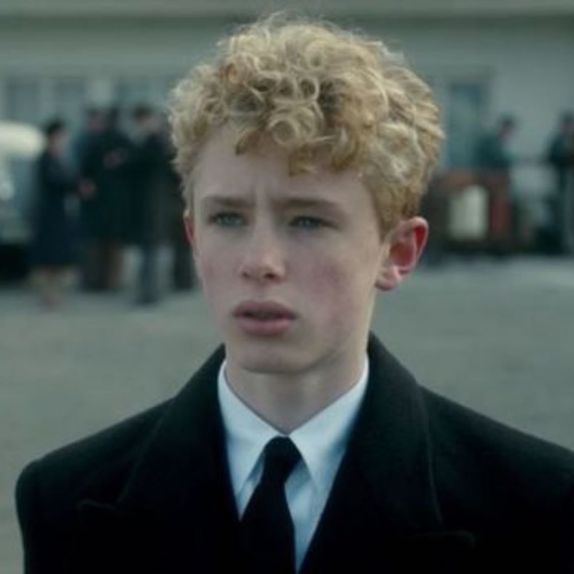 The Crown - T2: E09 - Peter Morgan ยท 2016