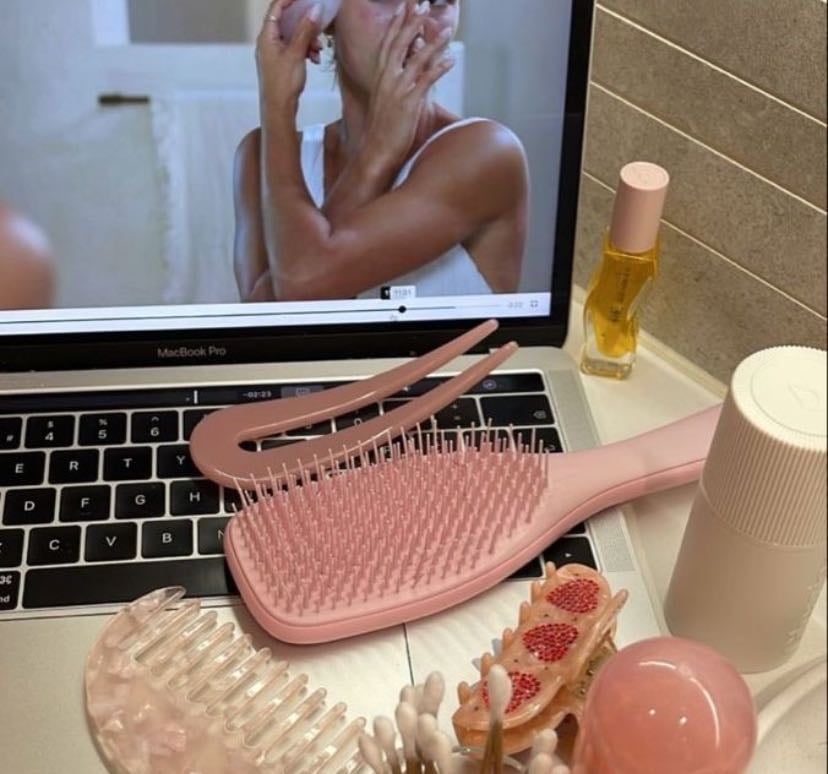 𝒷ℯ𝒸ℴ𝓂ℯ 𝓉𝒽𝒶𝓉 𝑔𝒾𝓇𝓁 🧖🏻♀️