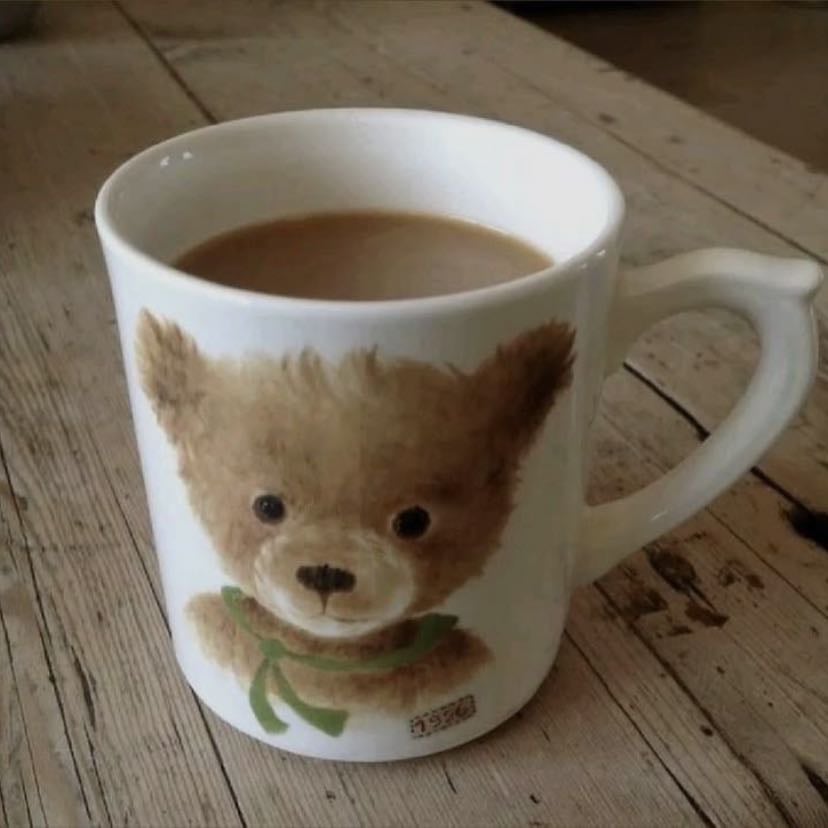 xícaras - sou completamente apaixonada por café e uma das coisas que eu mais amo são xícaras, não importa o estilo ou tamanho eu acho tão fofo xícaras😭😭