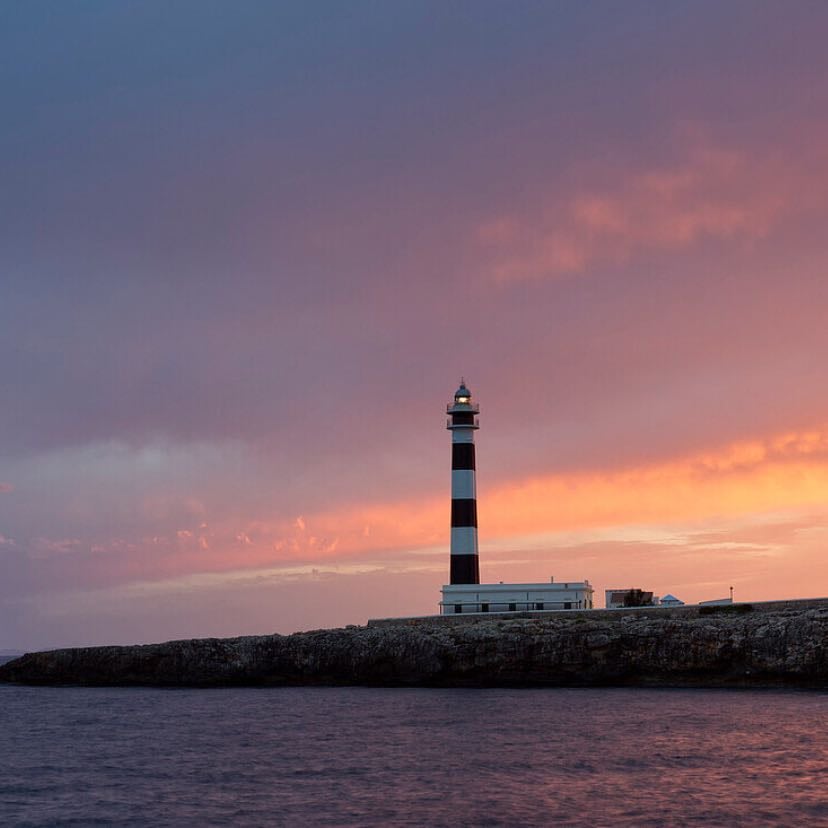 Cap d'Artrutx - Far molt monu. Té opció de sopar / pendre una copa