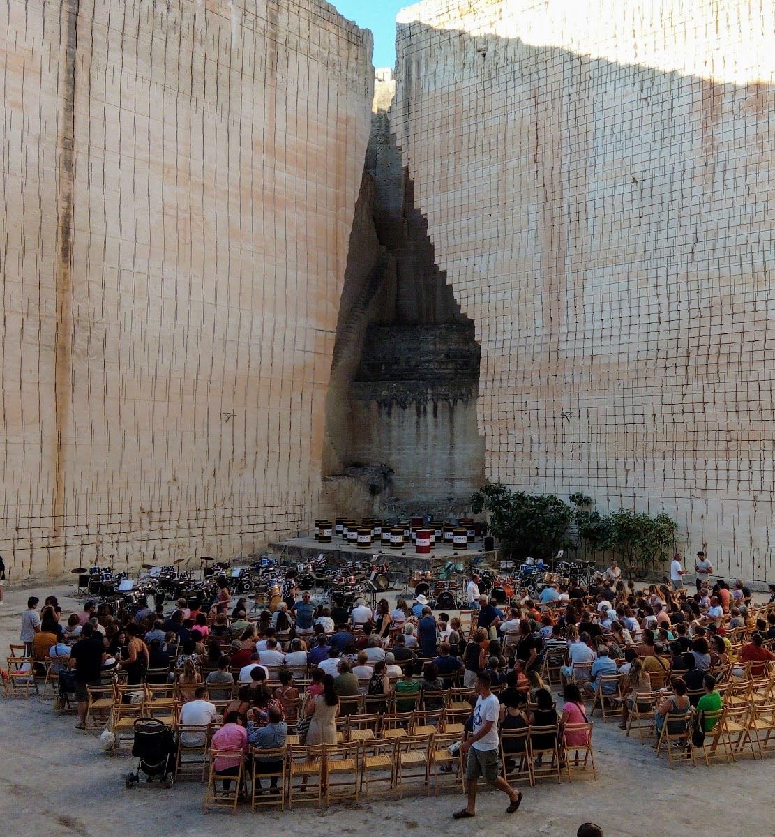 Festival Pedra Viva - Concerts a l'aire lliure en llocs espectaculars. Són concerts molt acollidors, amb programació durant tot l'estiu