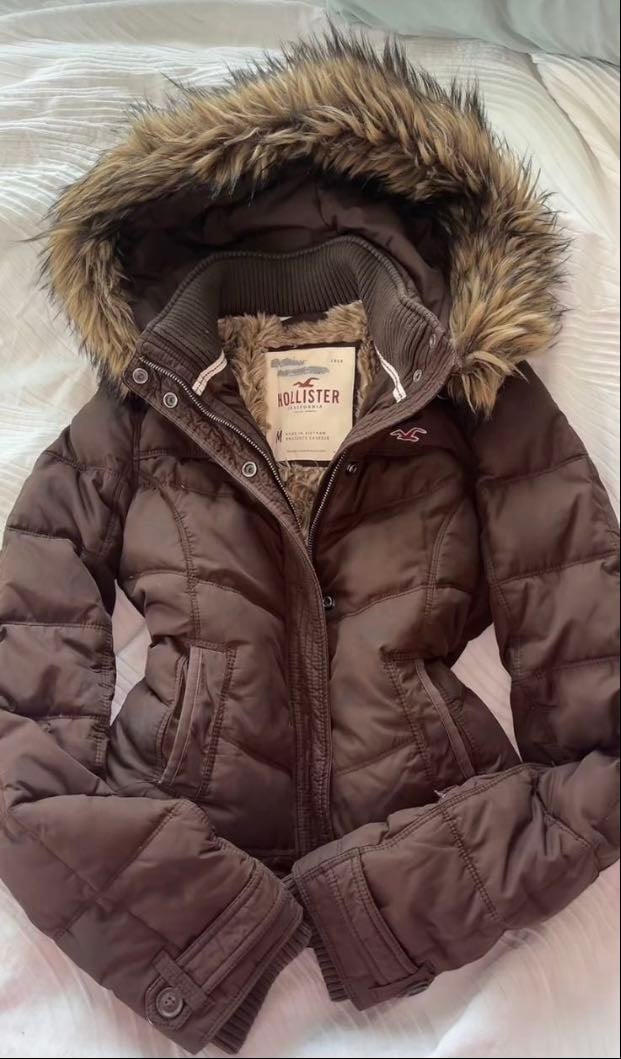a hollister coat - 2000βs vibes on another level π