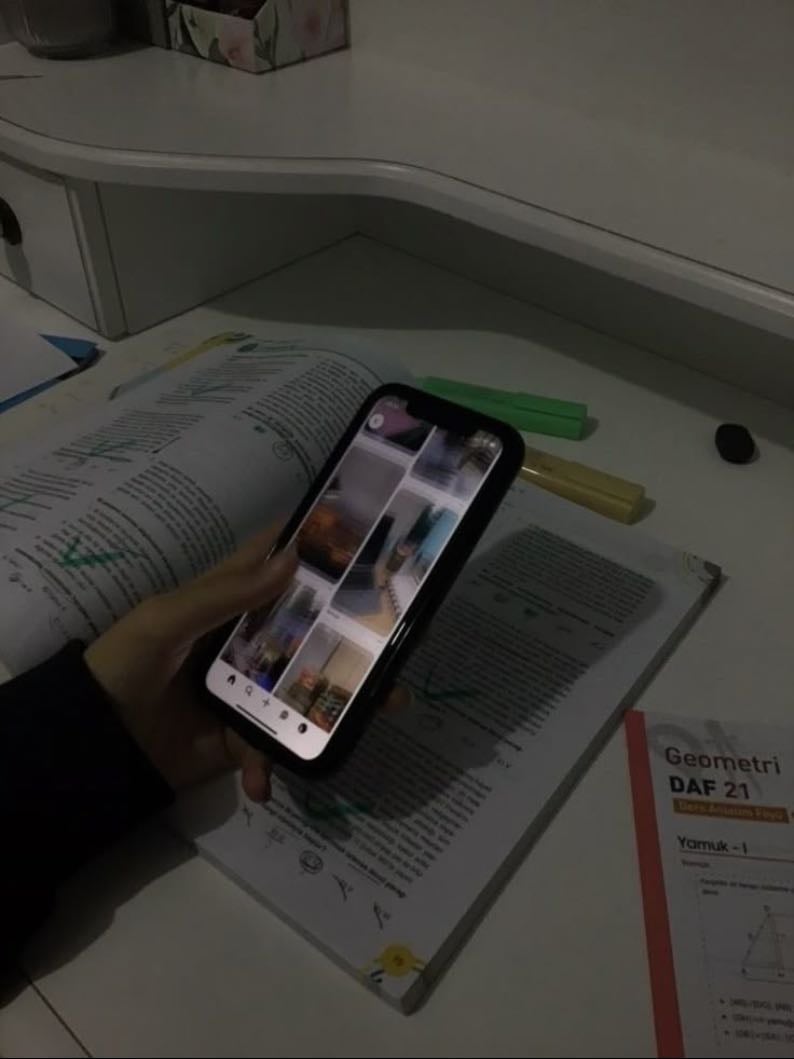 13. be able to survive days without my phone - don’t want to be attached anymore, just want to be able to leave it behind when I leave the house or wtv but it seems impossible which is so sad