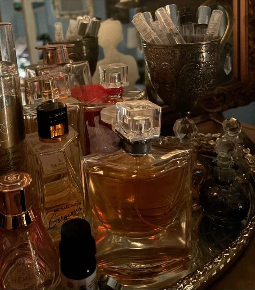 smell nice - I’m not saying I smell bad but I want a signature scent that’s so strong i can’t go a day without someone mentioning it.