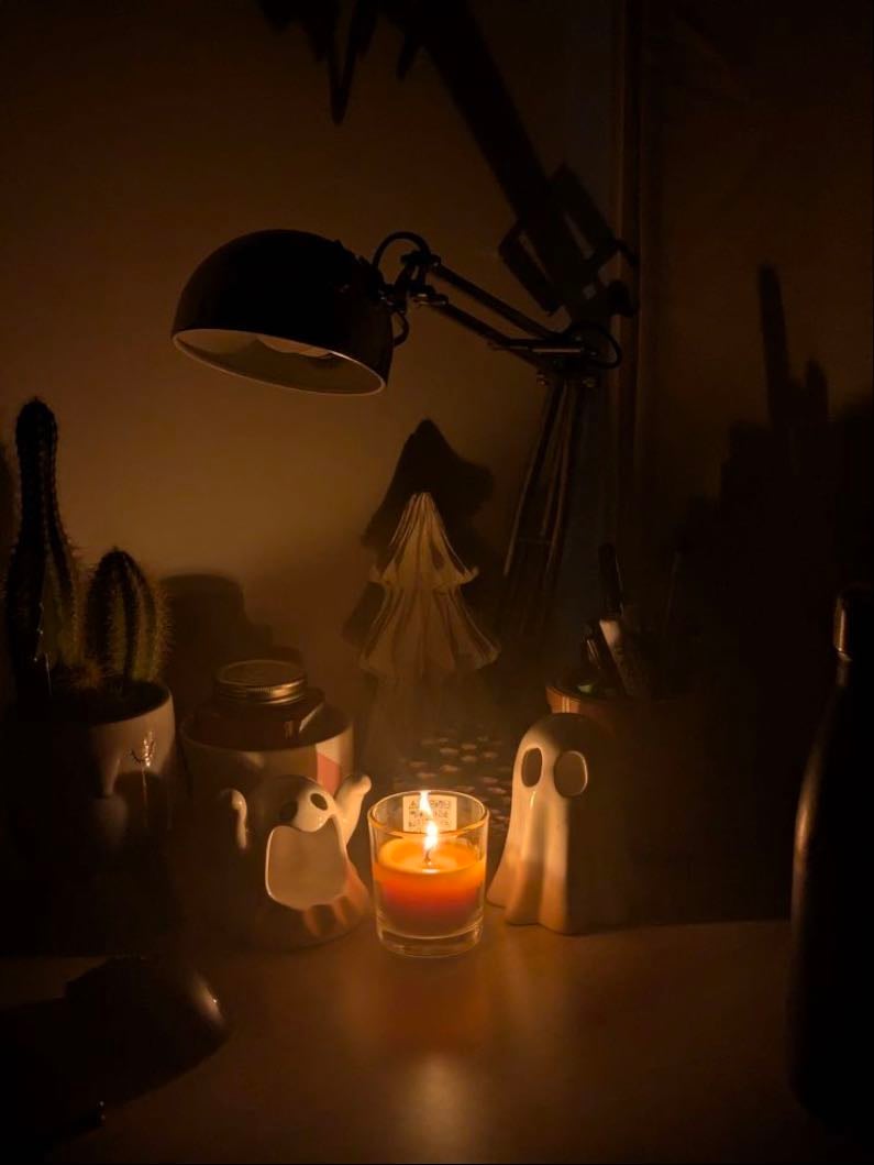 plenty of autumn smelling candles - I love Halloween candles that look like ghosts and stuff. I seen a few at TKmaxx but they stunk of pumpkin π