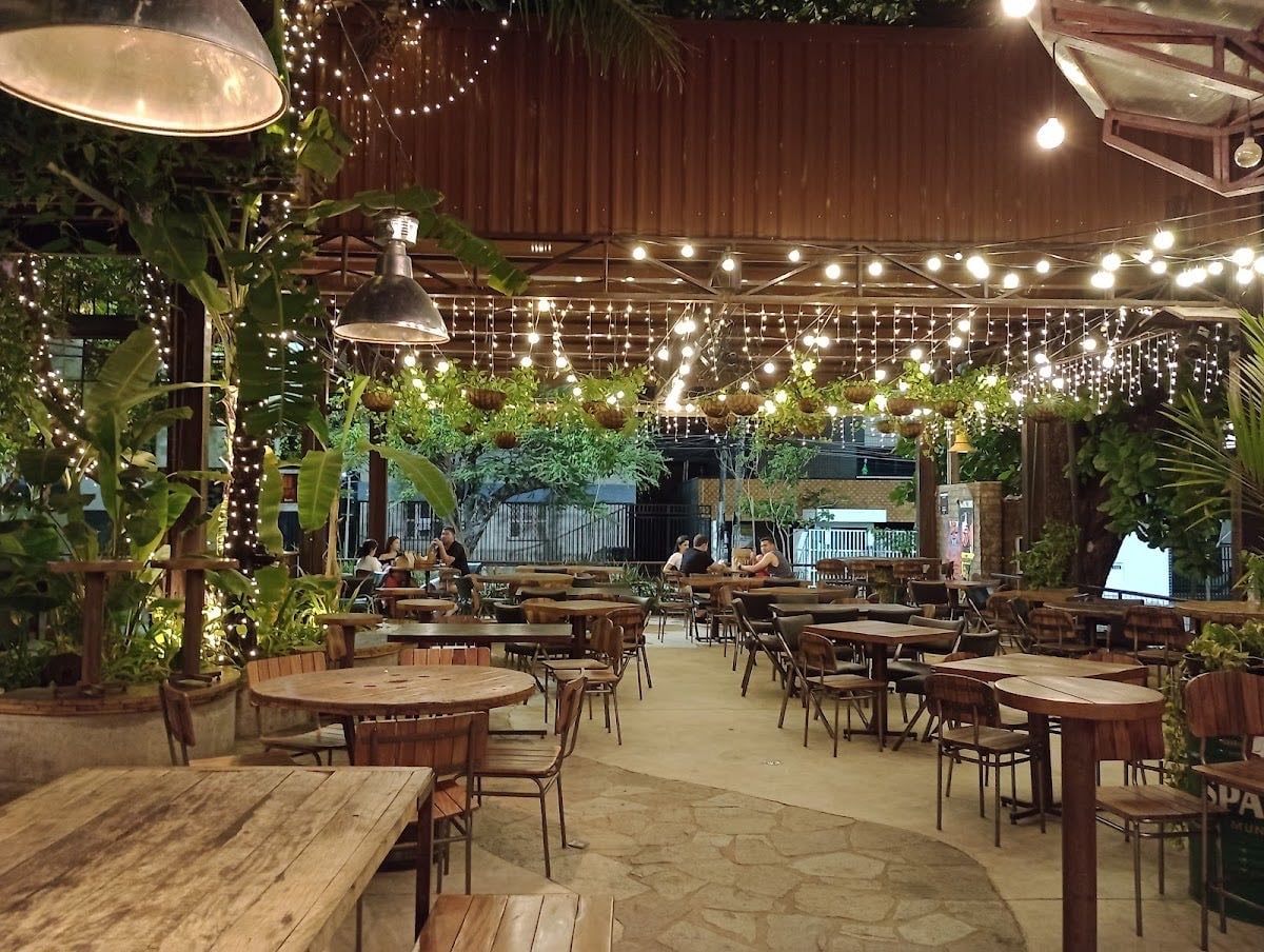 Hoots Gastropub