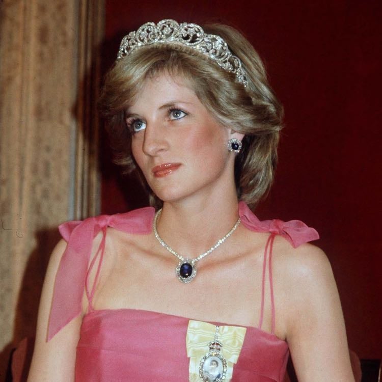 Princesa - Ponte una tiara cuando tengas que hacer algo difícil para ti, recuerda que eres increíble y que puedes hacer todo lo que te propongas y a la vez te ves linda